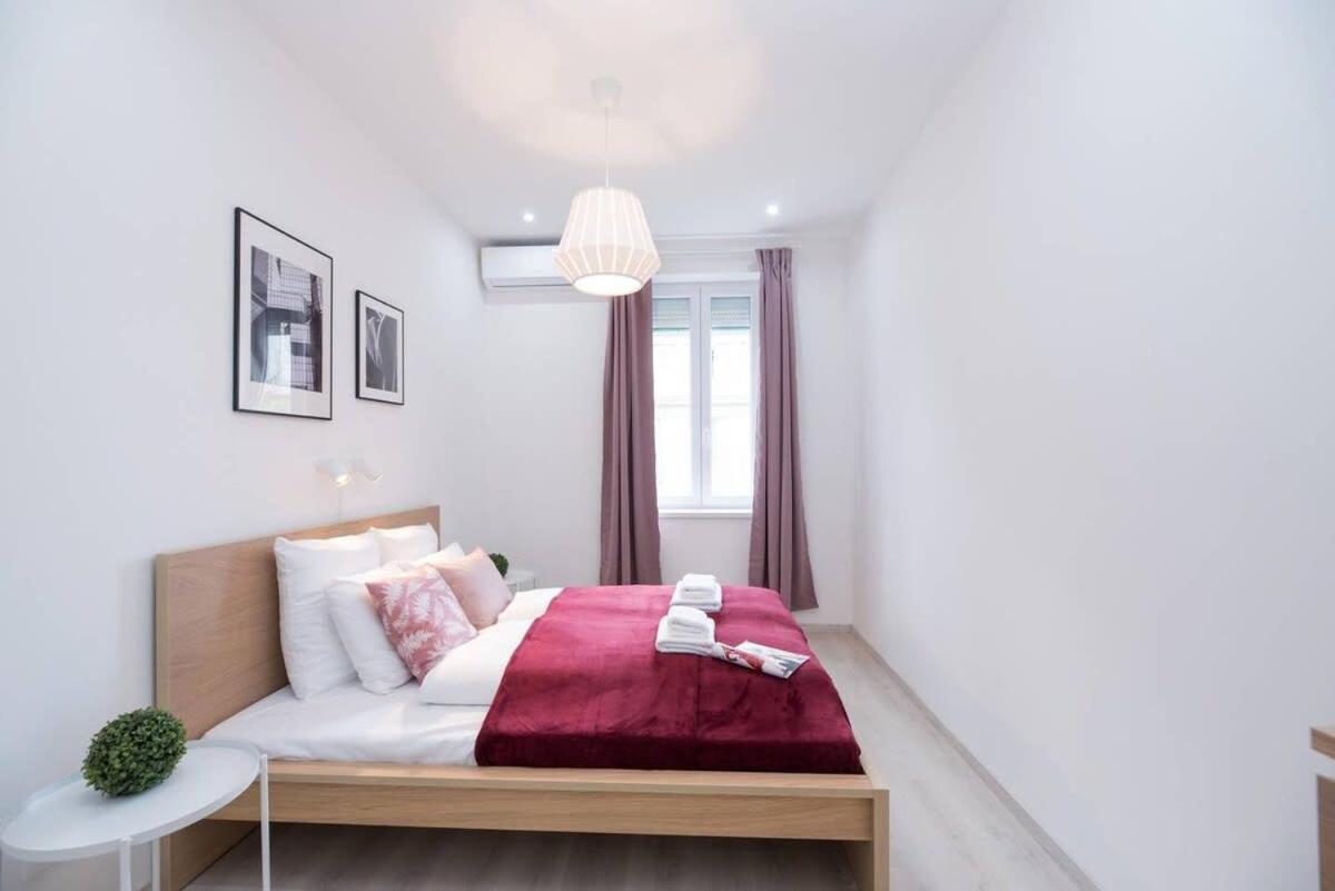 Trendy Central Apartment At Castle Budapeste Exterior foto